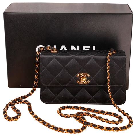 chanel vintage heart clutch|Chanel classic clutch with chain.